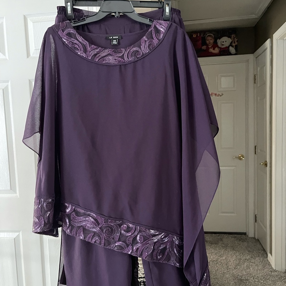 Le Bos size 14W - Embroidered Trim pant suit